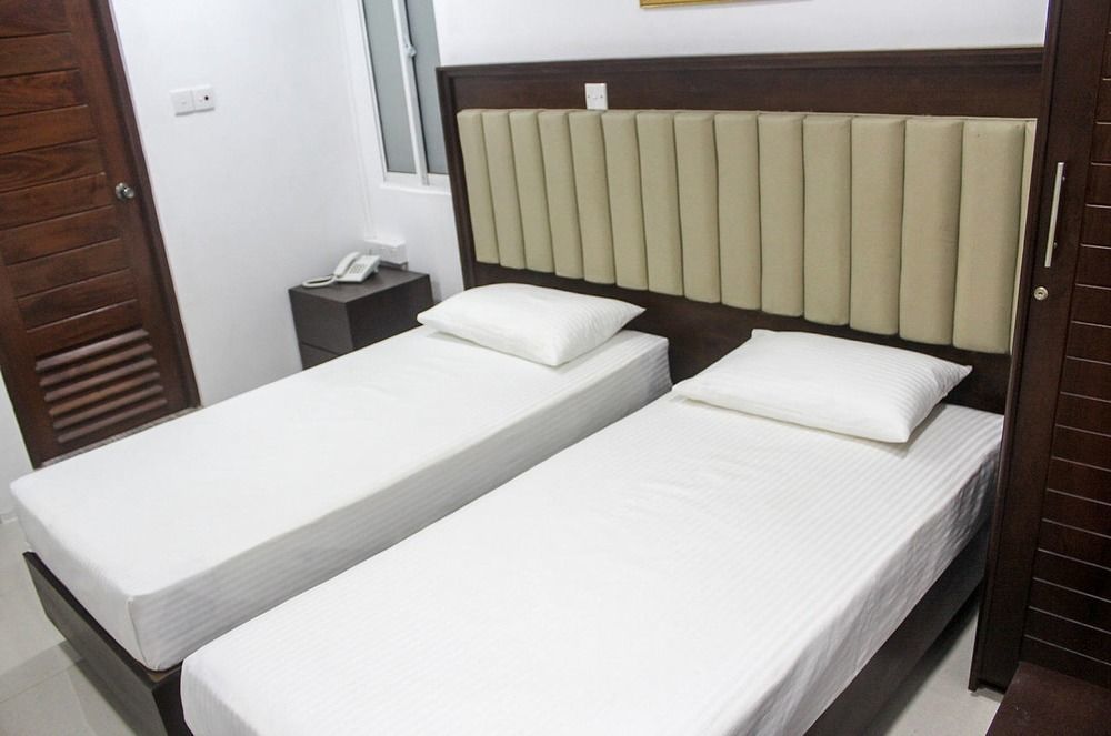 Metro City Hotel Коломбо Экстерьер фото