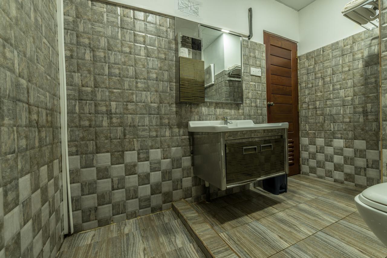 Metro City Hotel Коломбо Экстерьер фото