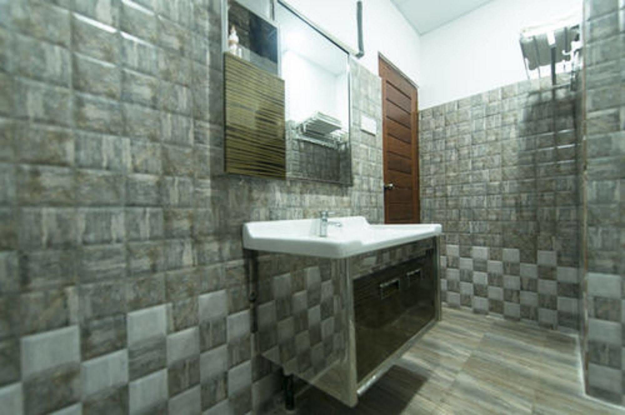 Metro City Hotel Коломбо Экстерьер фото