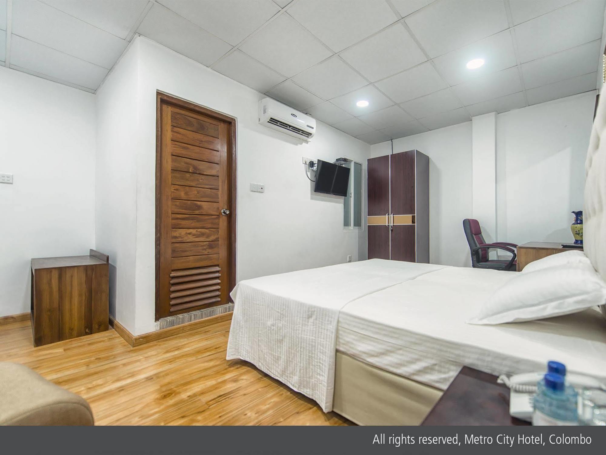 Metro City Hotel Коломбо Экстерьер фото