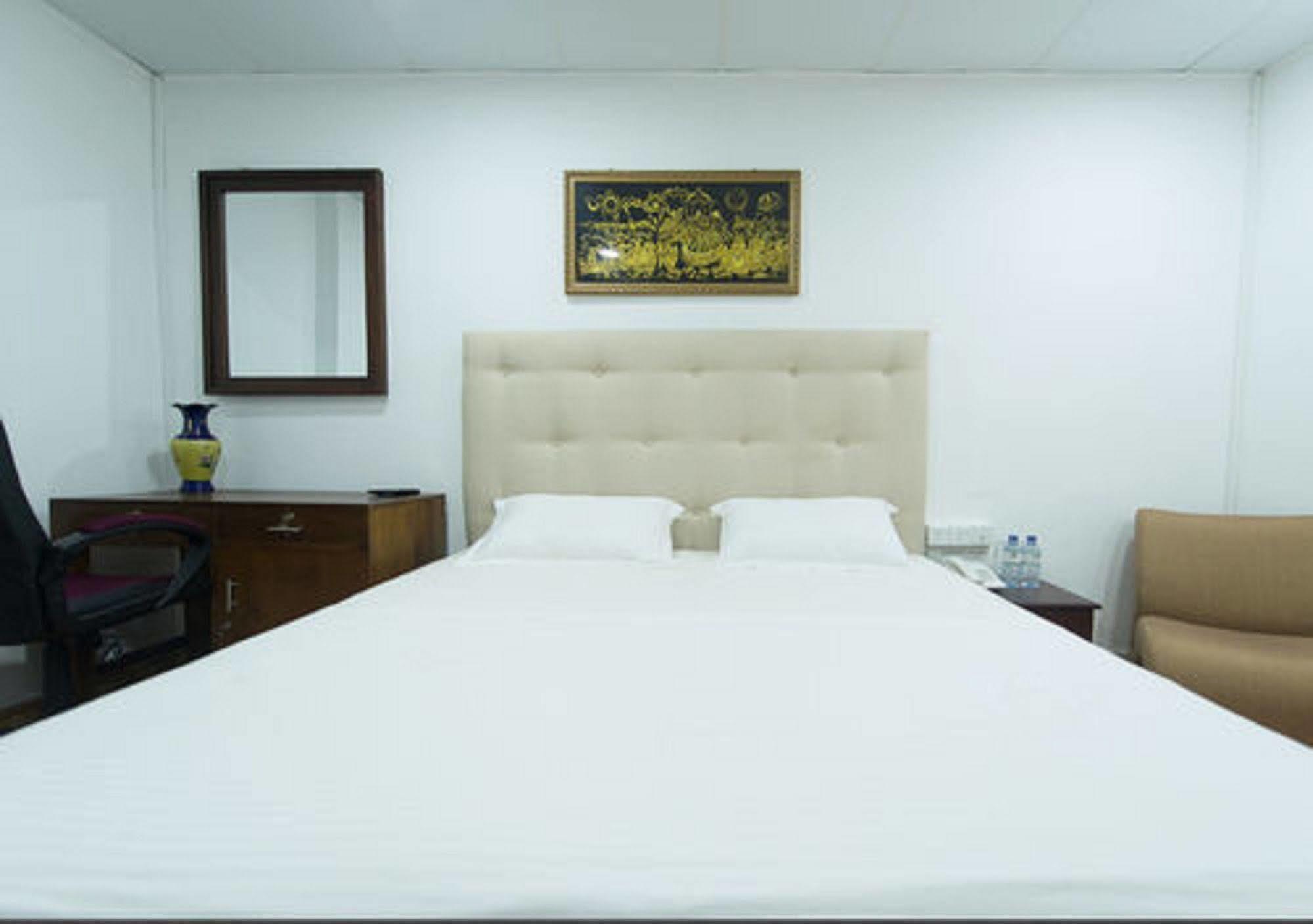 Metro City Hotel Коломбо Экстерьер фото