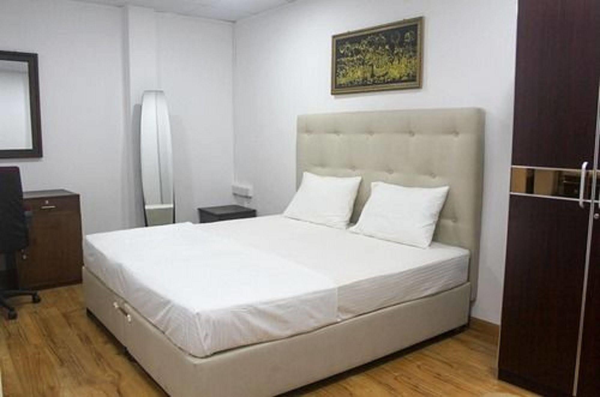 Metro City Hotel Коломбо Экстерьер фото