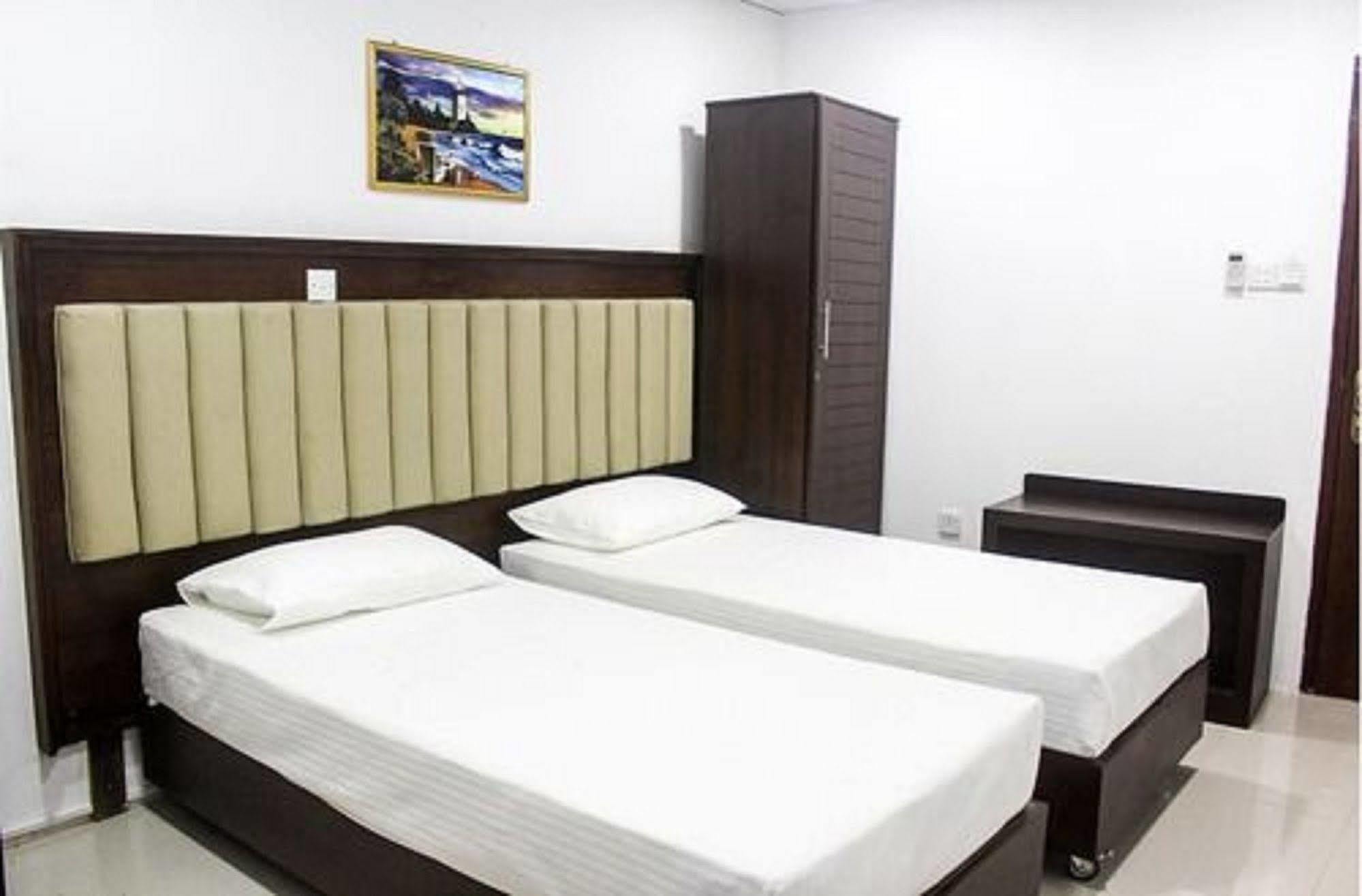 Metro City Hotel Коломбо Экстерьер фото